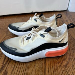 Nike AirMax Dia Sneakers